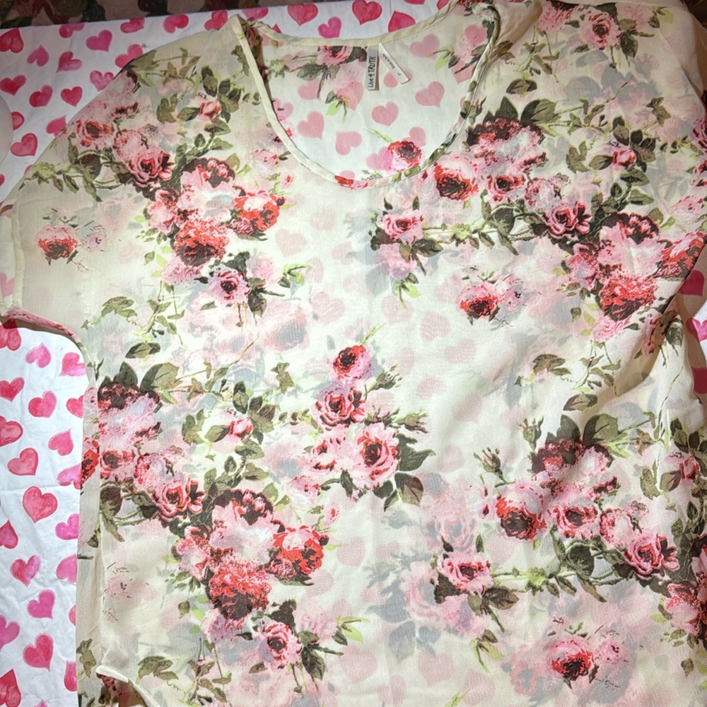 Live4 Truth Oversized Top Off White W/Roses